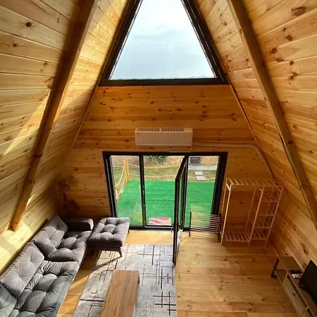 West Bungalov Case de vacanță